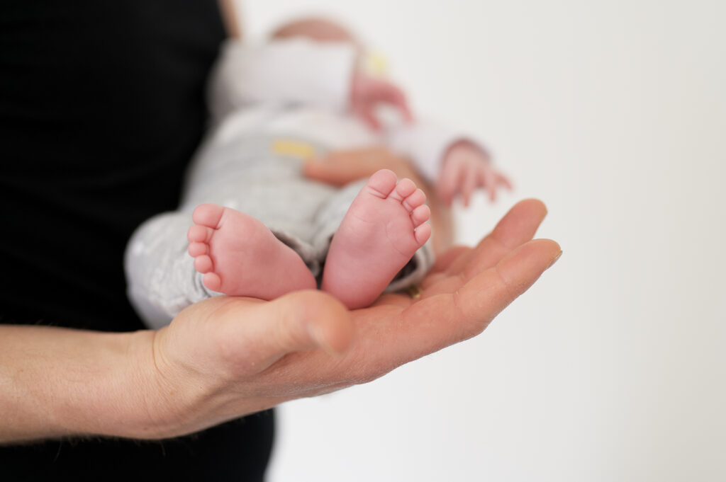 Selective focus shot of a person carrying a newborn baby Obraz autorstwa wirestock na Freepik